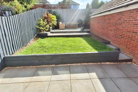 16 Bluebell Close, Hartshill, Nuneaton, CV10 0AU