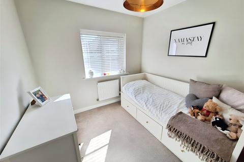16 Bluebell Close, Hartshill, Nuneaton, CV10 0AU