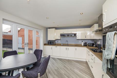 4 bedroom detached house to rent, Aberdeen Close, Swadlincote DE11