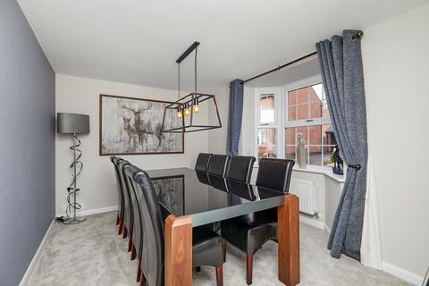 4 bedroom detached house to rent, Aberdeen Close, Swadlincote DE11