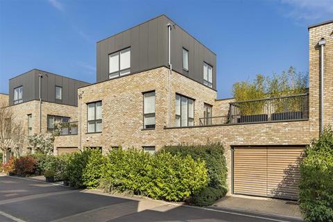 3 bedroom townhouse for sale, Windmill Drive, Trumpington CB2