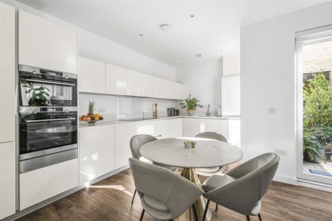 3 bedroom townhouse for sale, Windmill Drive, Trumpington CB2