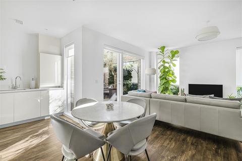 3 bedroom townhouse for sale, Windmill Drive, Trumpington CB2