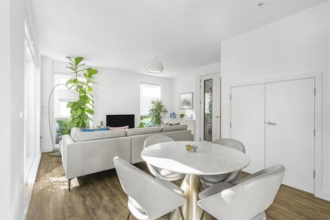3 bedroom townhouse for sale, Windmill Drive, Trumpington CB2