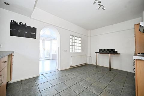 3 bedroom semi-detached house for sale, Sunnybank Crescent, Yeadon, Leeds