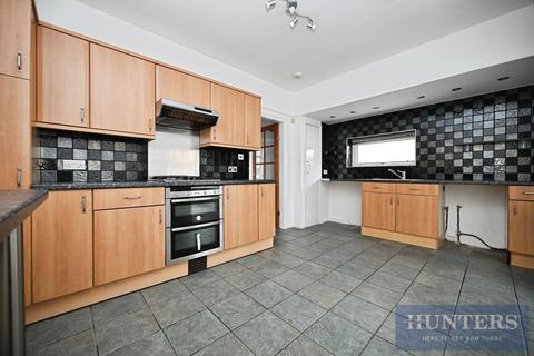 3 bedroom semi-detached house for sale, Sunnybank Crescent, Yeadon, Leeds