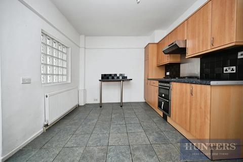 3 bedroom semi-detached house for sale, Sunnybank Crescent, Yeadon, Leeds