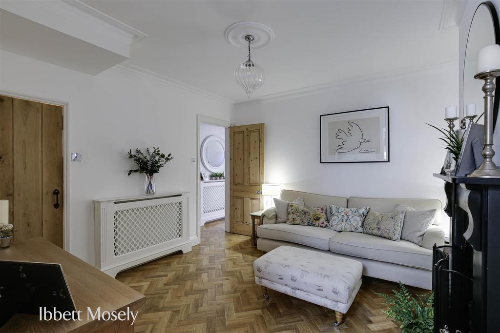 8 Family Room.jpg