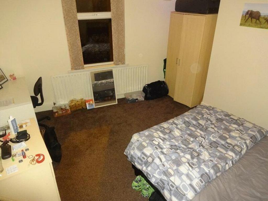 A cozy double bedroom with ample space for rela...