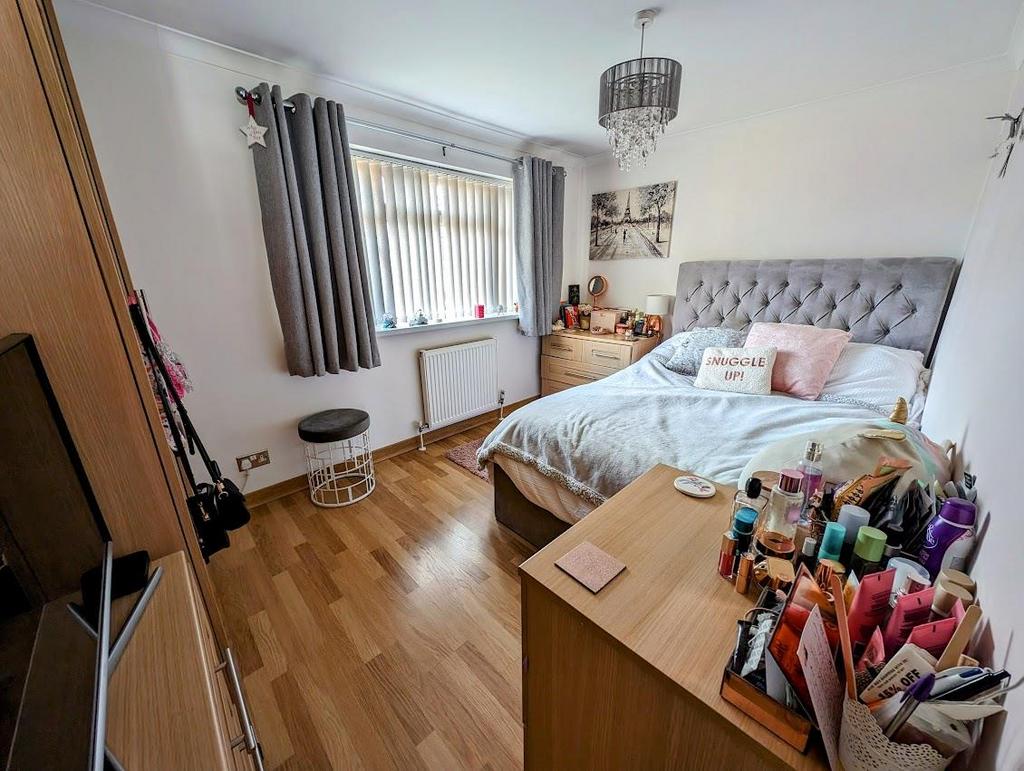Bed 2.jpg