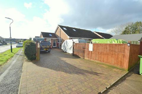 3 bedroom end of terrace house for sale, Bramble Drive, Hailsham