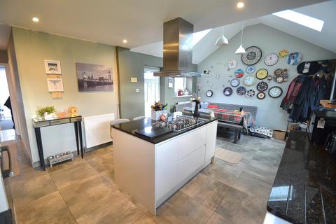 3 bedroom end of terrace house for sale, Bramble Drive, Hailsham