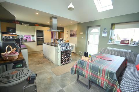 3 bedroom end of terrace house for sale, Bramble Drive, Hailsham
