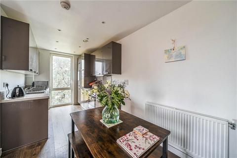 2 bedroom flat for sale, Aldenham Court, Edgware HA8