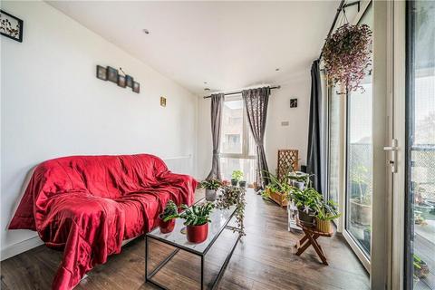2 bedroom flat for sale, Aldenham Court, Edgware HA8