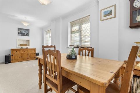 4 bedroom detached house for sale, Hawks Road, Hailsham