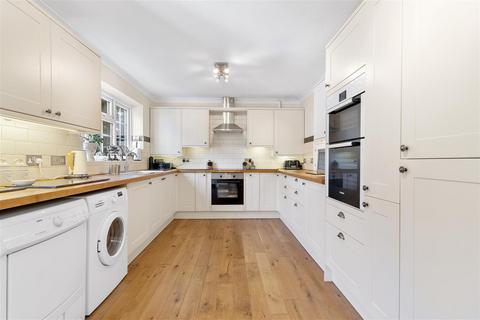 4 bedroom detached house for sale, Hawks Road, Hailsham