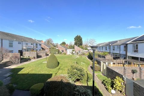 48 Fields Court, Warwick, CV34 5HP