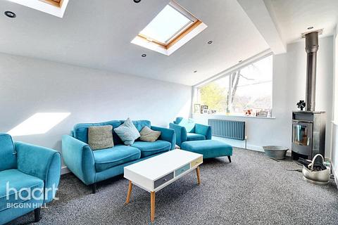 Odeni Hillside Road, Tatsfield, Westerham, TN16 2NH