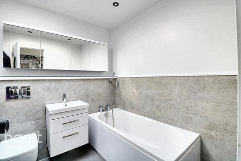 Odeni Hillside Road, Tatsfield, Westerham, TN16 2NH