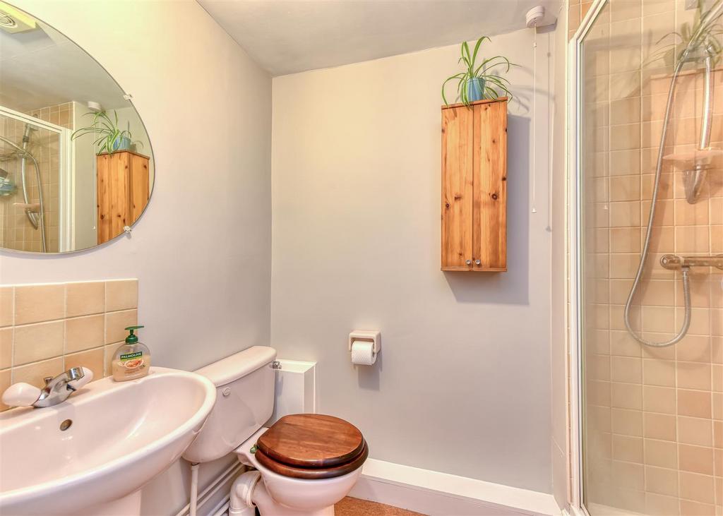 20 Suckling Green Lane-shower room.jpg