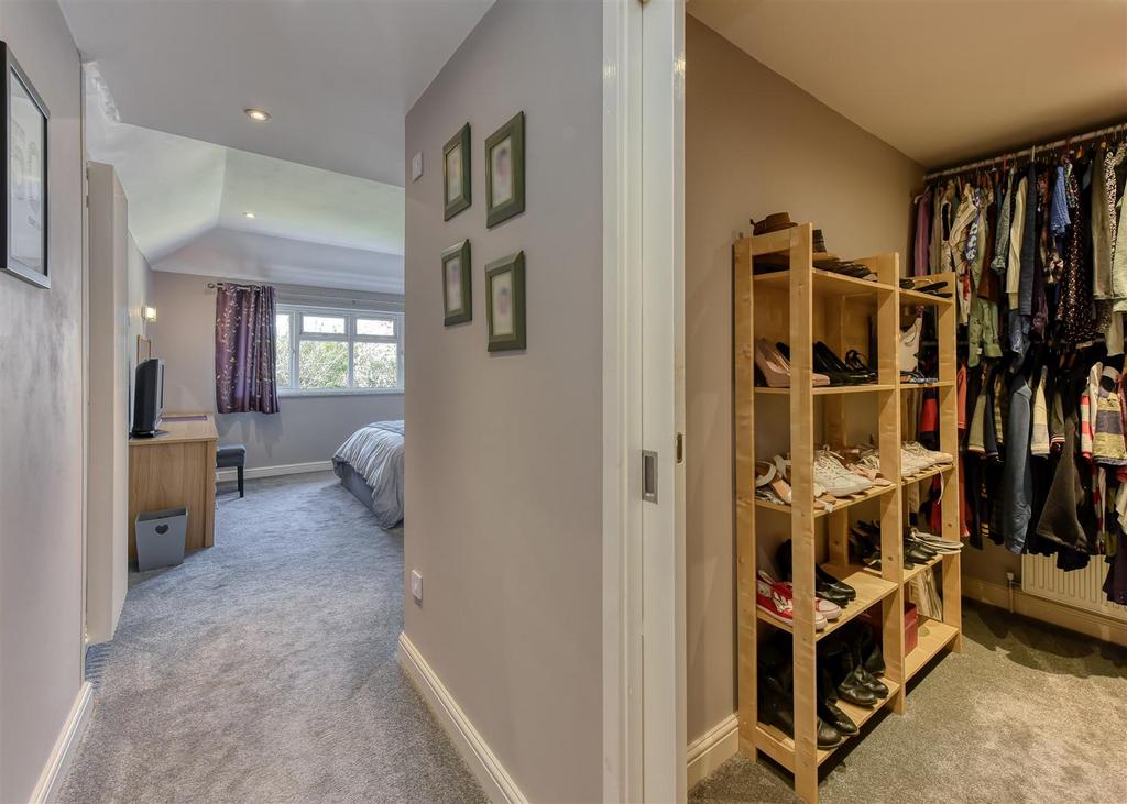 20 Suckling Green Lane-bed1a.jpg