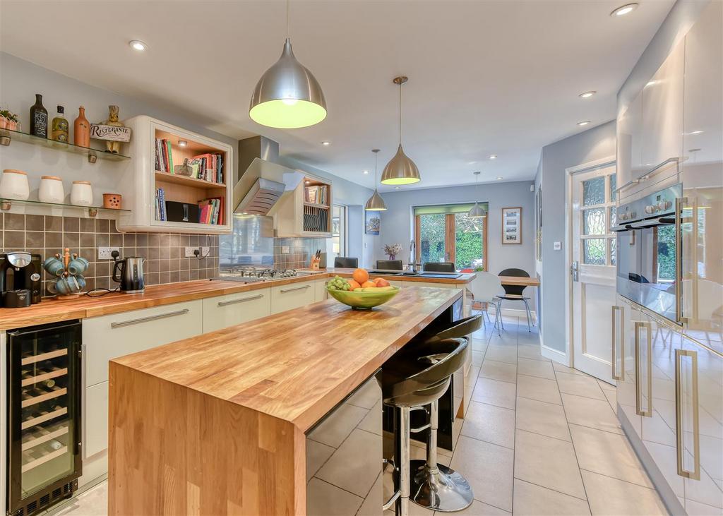 20 Suckling Green Lane-kitchen2.jpg