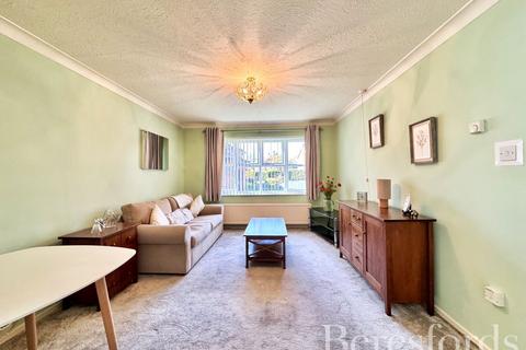 1 bedroom apartment for sale, Abbs Cross Gardens, Hornchurch, RM12
