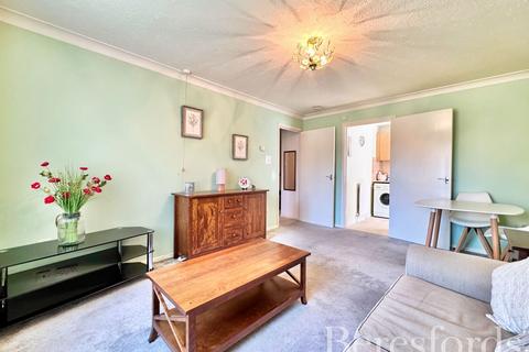 1 bedroom apartment for sale, Abbs Cross Gardens, Hornchurch, RM12