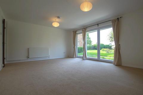 2 bedroom apartment to rent, Hawthorn Close, Chichester