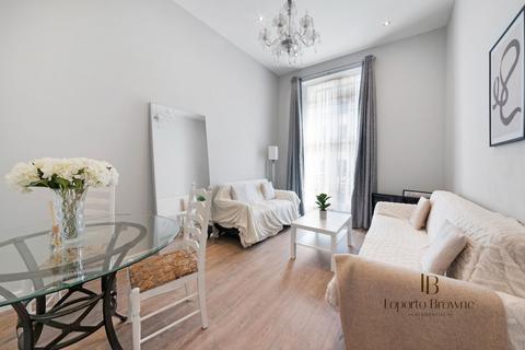 1 bedroom flat for sale, Gloucester Terrace, W2