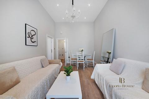 1 bedroom flat for sale, Gloucester Terrace, W2