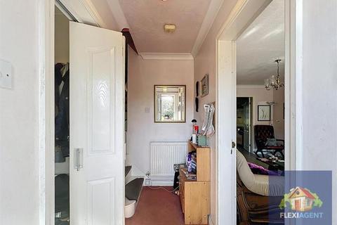 2 Bartons Close, Southport, PR9 8NF