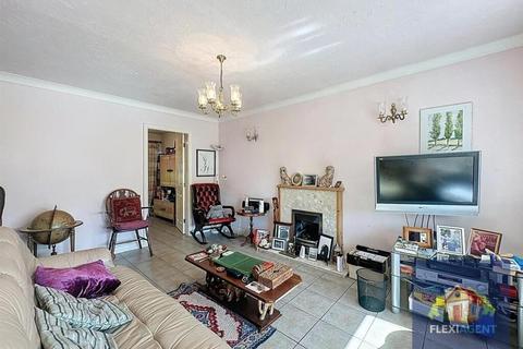 2 Bartons Close, Southport, PR9 8NF