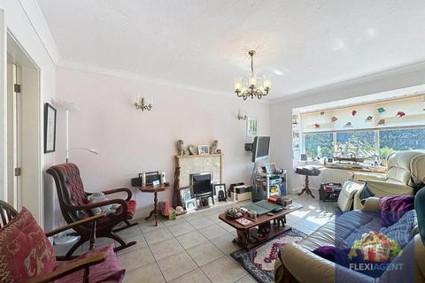 2 Bartons Close, Southport, PR9 8NF