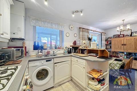 2 Bartons Close, Southport, PR9 8NF