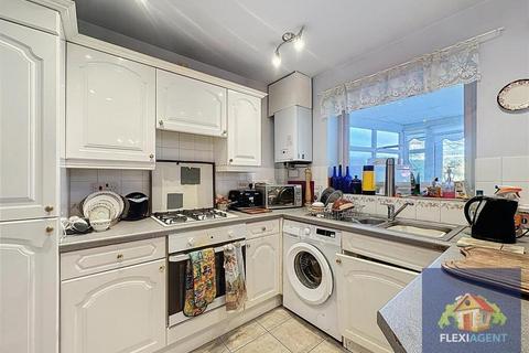2 Bartons Close, Southport, PR9 8NF