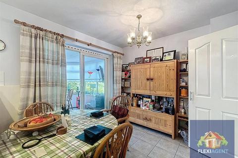 2 Bartons Close, Southport, PR9 8NF