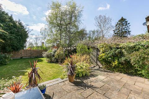 Pine Grove, Brookmans Park, AL9