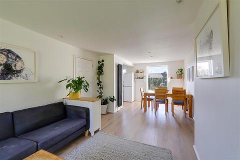 14 Russell Close, Worthing, BN14 8LR