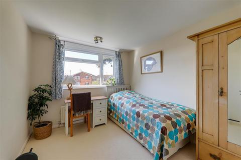 14 Russell Close, Worthing, BN14 8LR