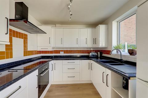 14 Russell Close, Worthing, BN14 8LR