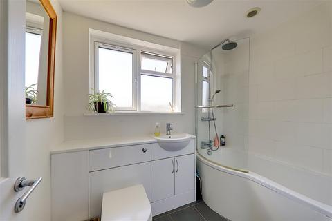 14 Russell Close, Worthing, BN14 8LR