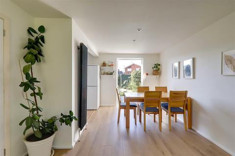 14 Russell Close, Worthing, BN14 8LR