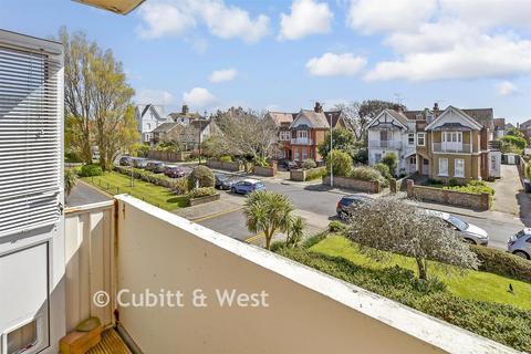 2 bedroom flat for sale, Manor Lea, Worthing BN11