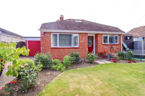 2 bedroom detached bungalow for sale, Yew Tree Road, Hayling Island