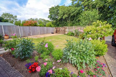 2 bedroom detached bungalow for sale, Yew Tree Road, Hayling Island