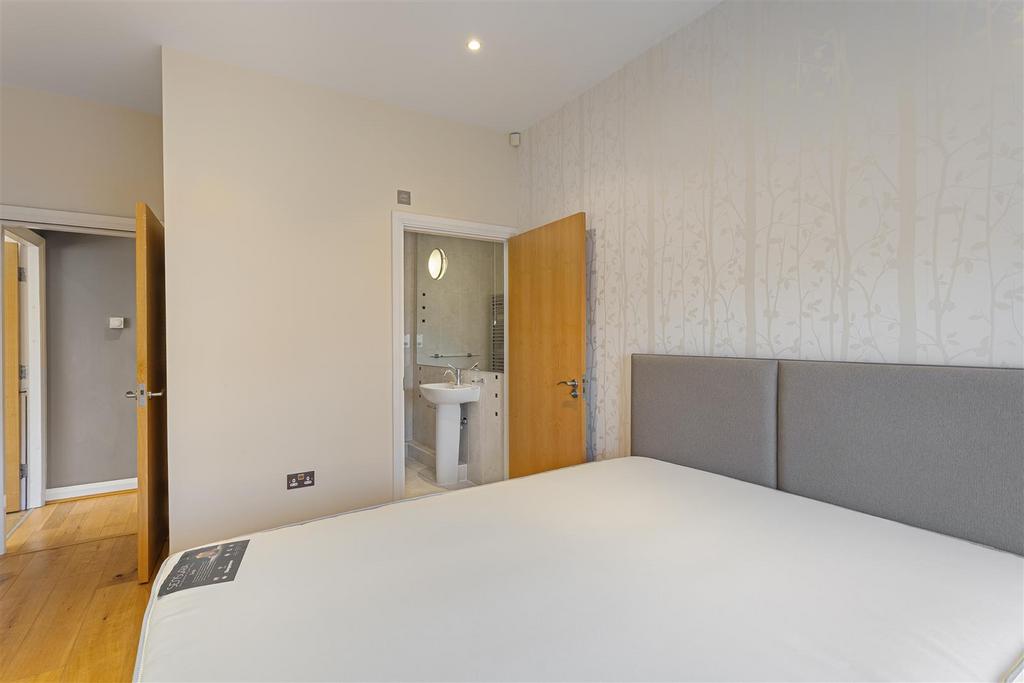 Apt 5 The Garth 19.jpg