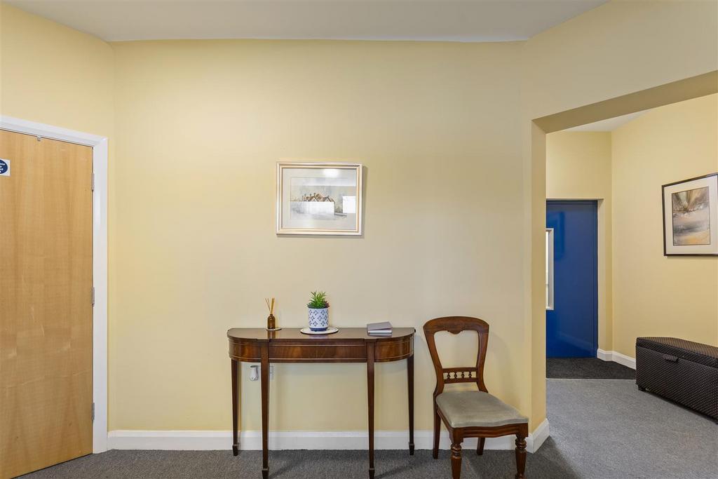 Apt 5 The Garth 70.jpg