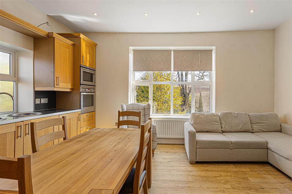Apt 5 The Garth 58.jpg